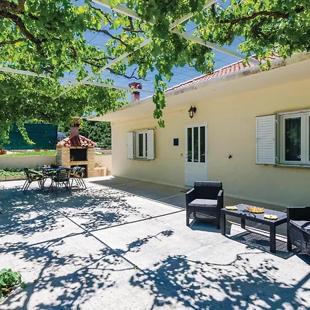 Three-bedroom In Radovcici Radovici