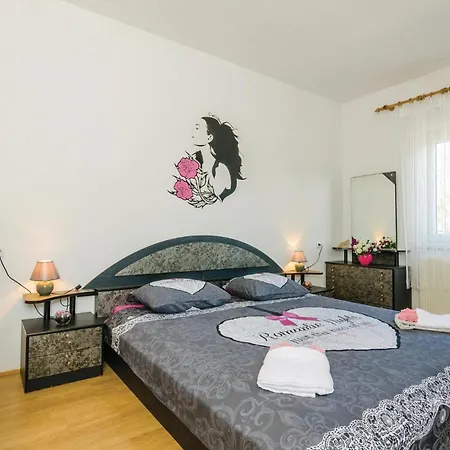 Feriehus Cozy In Radovcici With Wifi Čilipi
