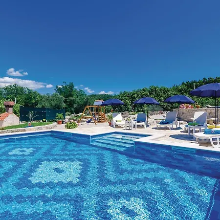 펜션 Three-bedroom In Radovcici *