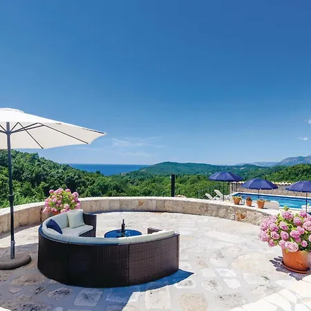 Three-bedroom In Radovcici * Radovici