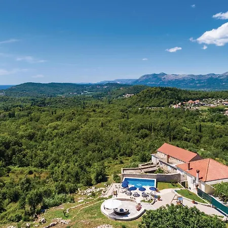 Three-bedroom In Radovcici 펜션 Radovici