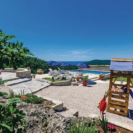 Three-bedroom In Radovcici * Radovici