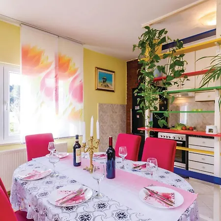 펜션 Three-bedroom In Radovcici Radovici