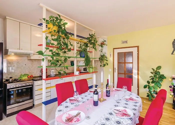 Three-bedroom In Radovcici 度假居 Radovici