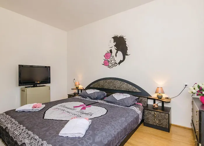 Three-bedroom In Radovcici 度假居