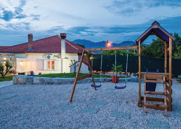 Three-bedroom In Radovcici 度假居 Radovici