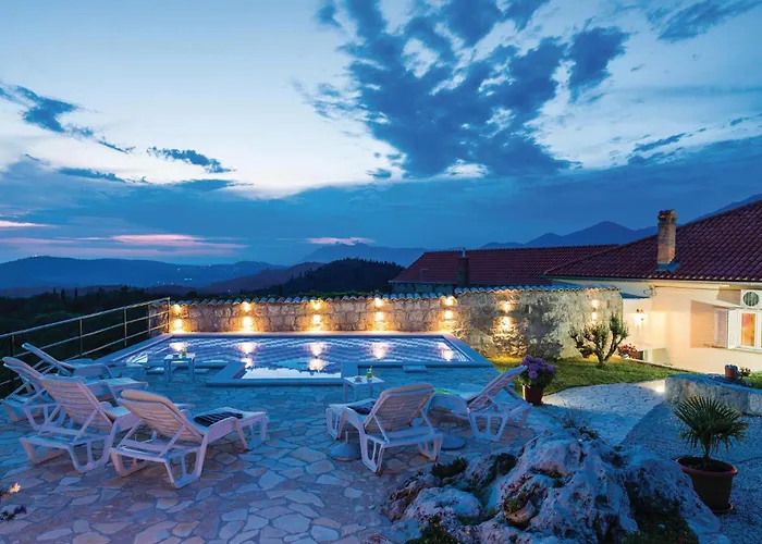 Three-bedroom In Radovcici *