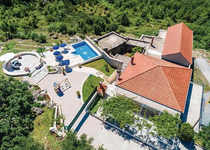 Three-bedroom In Radovcici Radovici