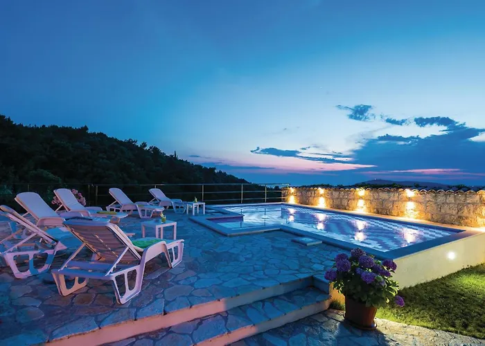 Three-bedroom In Radovcici 度假居 *