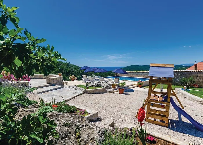 Three-bedroom In Radovcici * Radovici