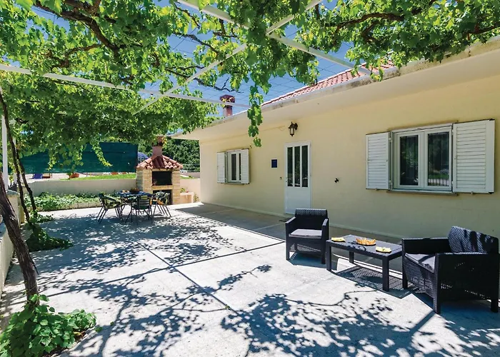 Three-bedroom In Radovcici Radovici