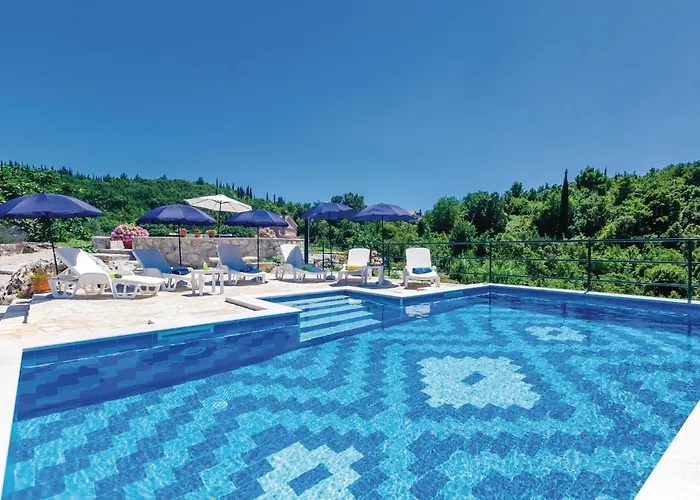 Three-bedroom In Radovcici *